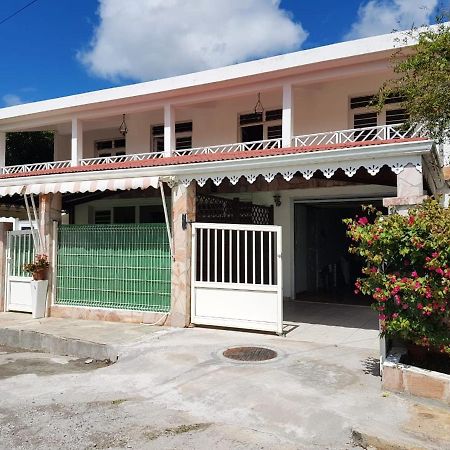 Appartement Spacieux Avec Vue Sur La Ville A Ducos + Jardin Exterior photo