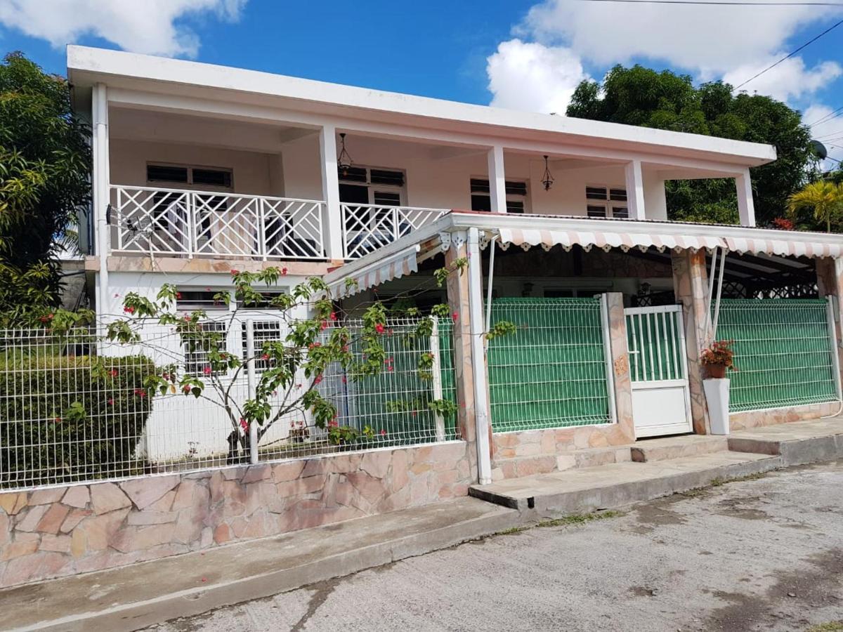 Appartement Spacieux Avec Vue Sur La Ville A Ducos + Jardin Exterior photo